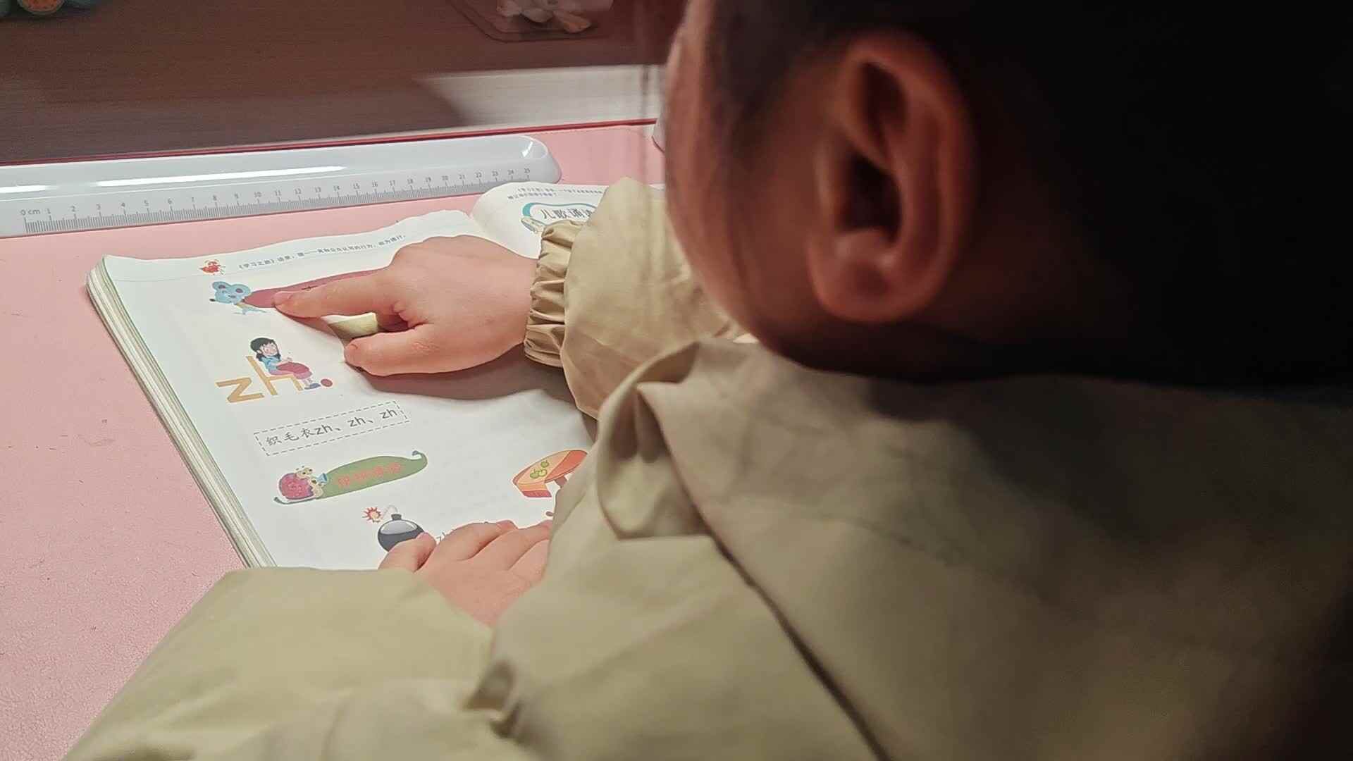 学A李思锦：拼音zh/ch/sh/r