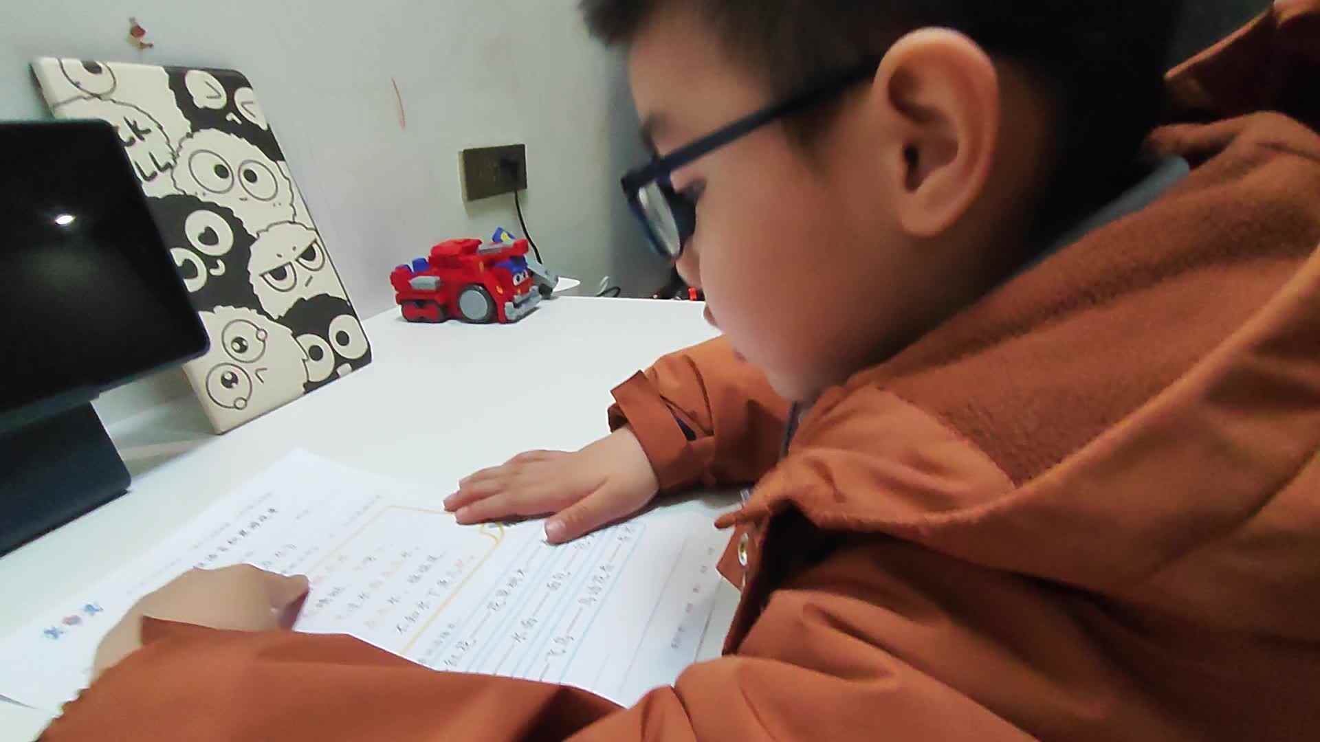 儿歌《蜻蜓点水》