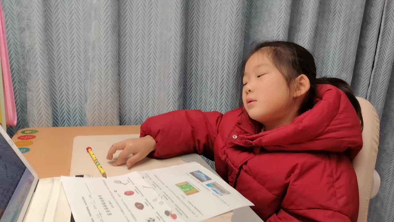 VID_20260123_学前B班宁汐言朗读以下单词和句子。观看《Sports朗读示范》。