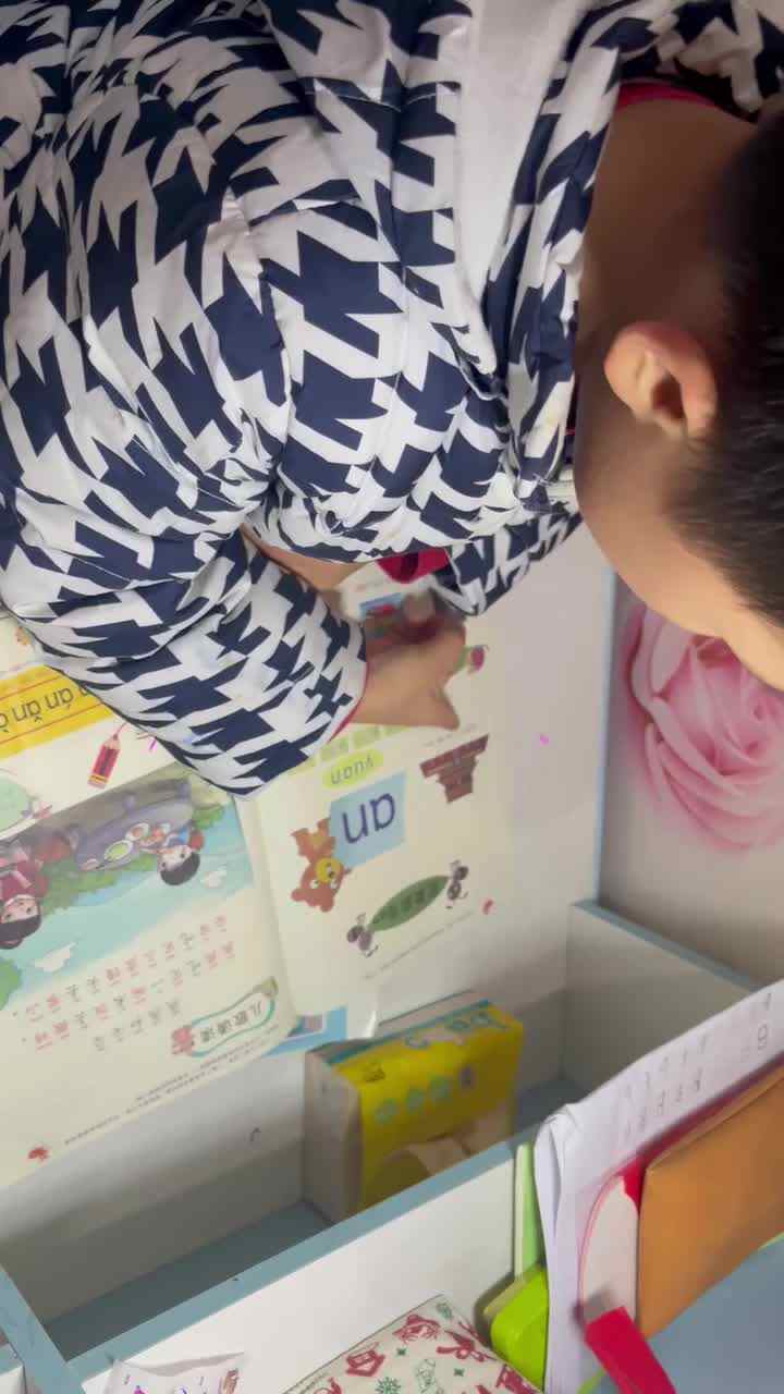 ⁣⁣⁣1.19 学b 田熙辰（复习拼音） trim.57C9778E-04DB-41CB-8F99-6178CDF9AF62.MOV