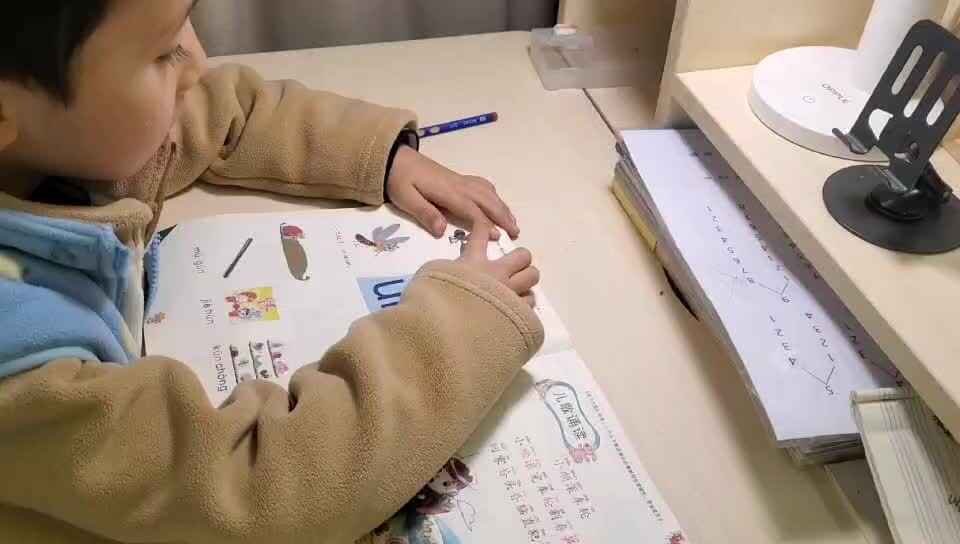 ⁣⁣⁣⁣2026.1.24学B班 王千与 读《拼音书56-63》