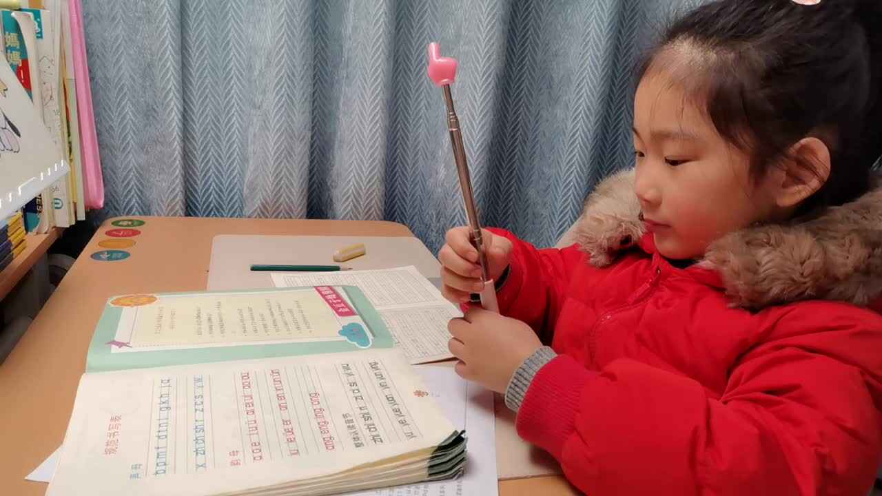 VID_20260127_学前B班宁汐言指读拼音并默写整体认读音节。