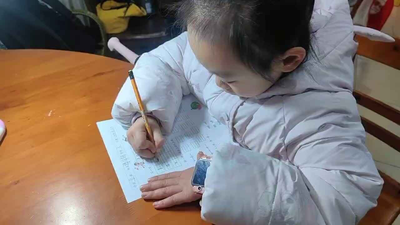 ⁣⁣⁣⁣2026年1月4日学前B班谭诗锜完成拼音作业单《声母复习（四）》