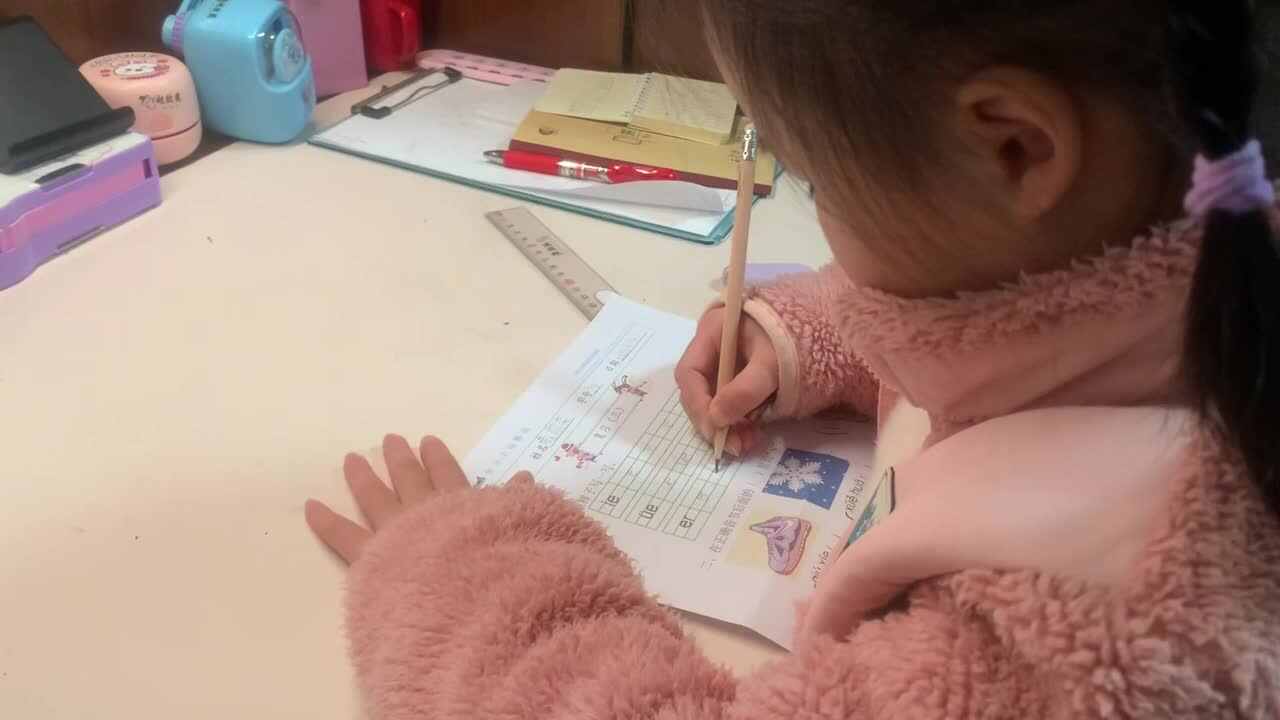 1.16学前A班赵欣奕完成拼音作业单