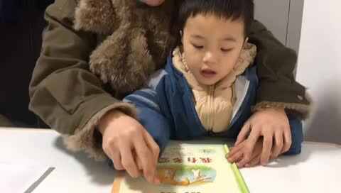 指读并分享绘本《猜猜我有多爱你》