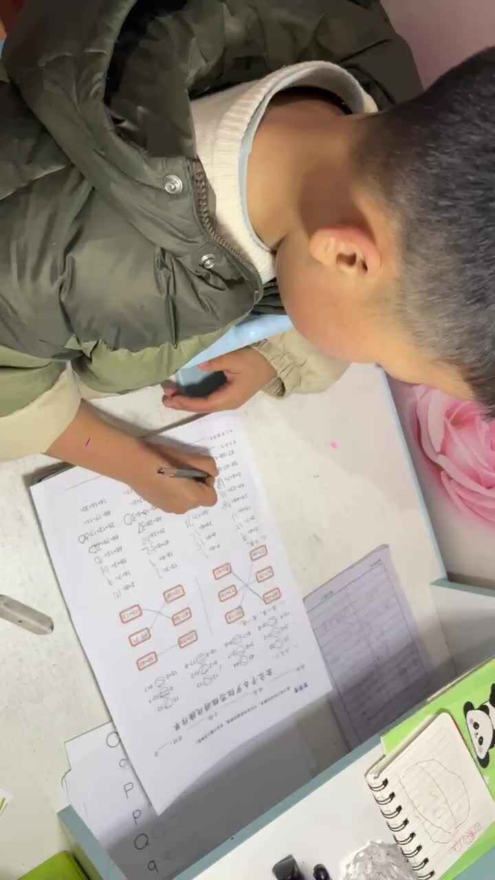 ⁣1.26 学b 田熙辰（完成数学作业单） trim.A685AAB3-A682-4D3F-95A2-F74EF90696EA.MOV