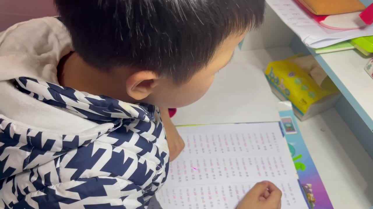 ⁣⁣1.19 学b 田熙辰（指读拼音） trim.2DB0710B-875F-4FCC-8938-3D09C89EC283.MOV