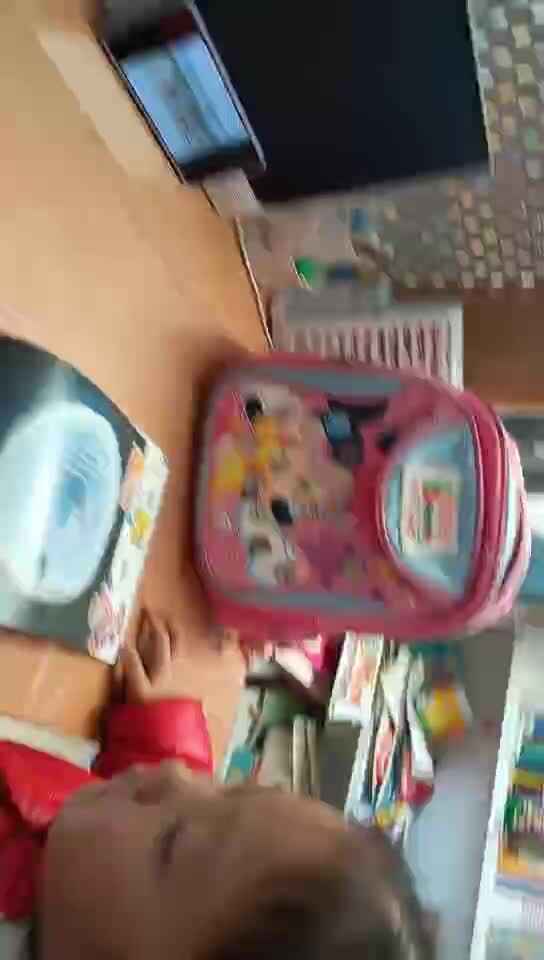 ⁣⁣⁣20260117大A班陈灵兮闯关练习观看英文绘本《left right emma》