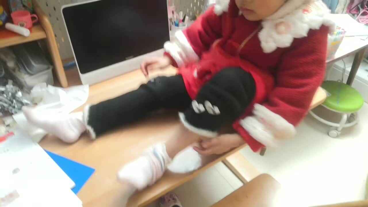 ⁣⁣⁣20260111大A班陈灵兮闯关练习穿袜子