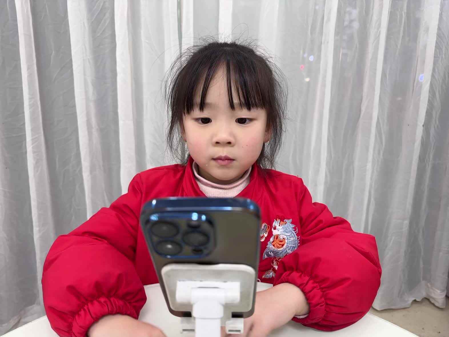 2026年1月13日大A班夏爱林～观看英语视频