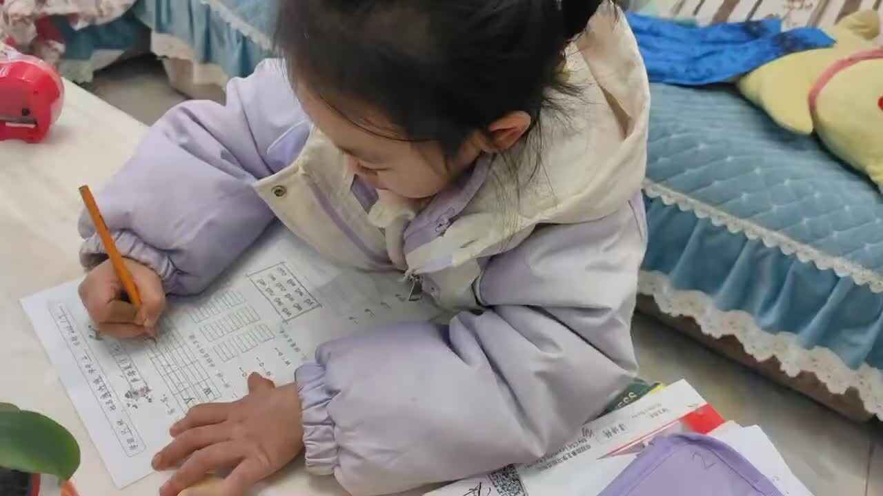 2026年1月9日学前B班谭诗锜完成拼音作业单《声母复习（七）》