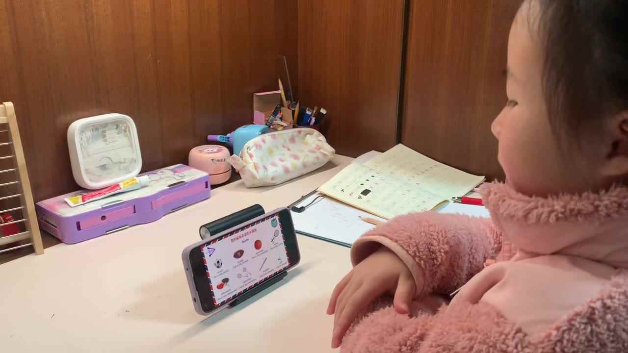 1.14学前A班赵欣奕跟读英语单词