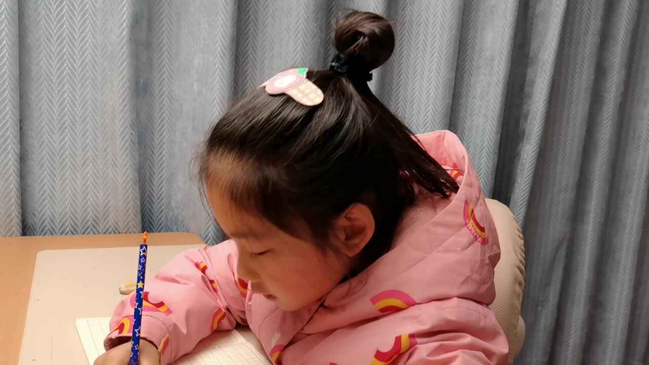 VID_20260128_学前B班宁汐言完成汉字书写练习。