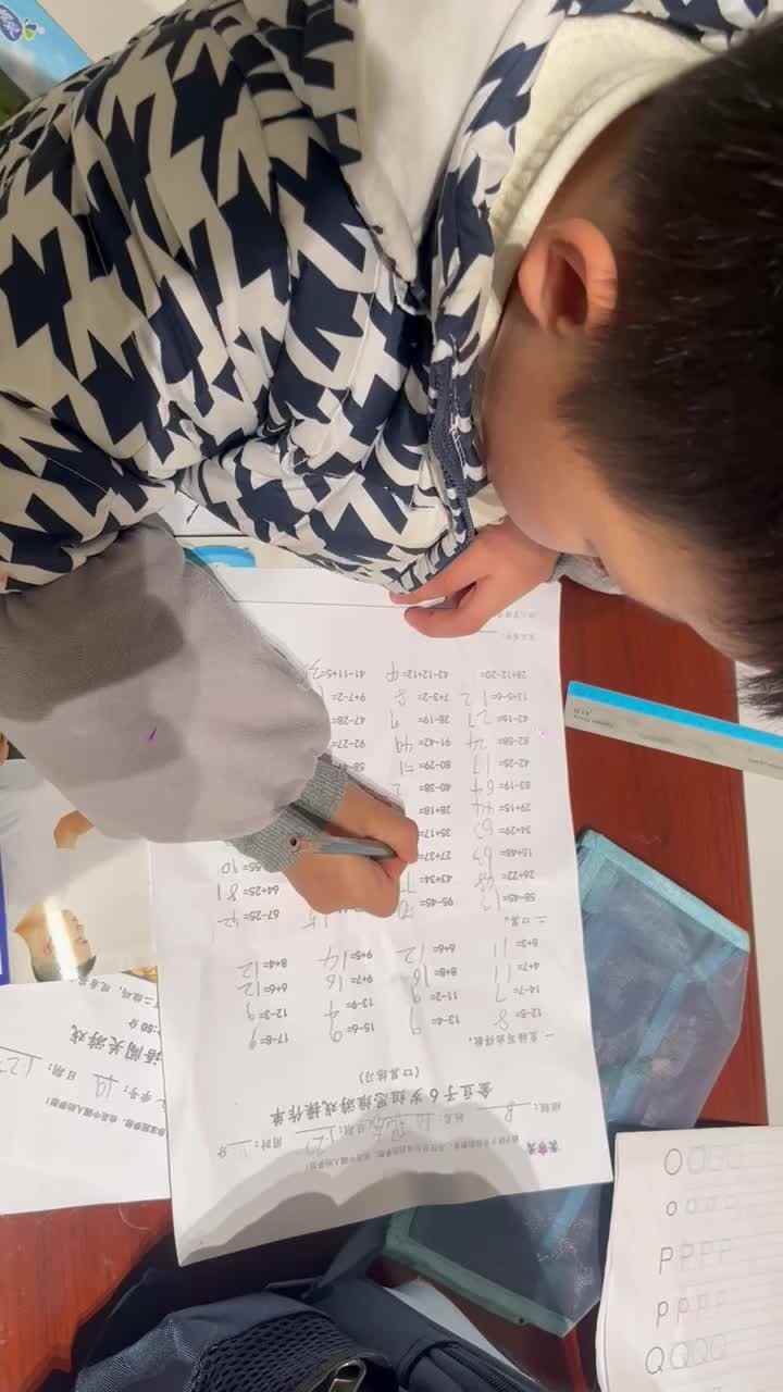 ⁣1.23 学b 田熙辰（完成数学作业单） trim.6AFC0E6E-664F-438D-8ECD-1DB848428DFD.MOV