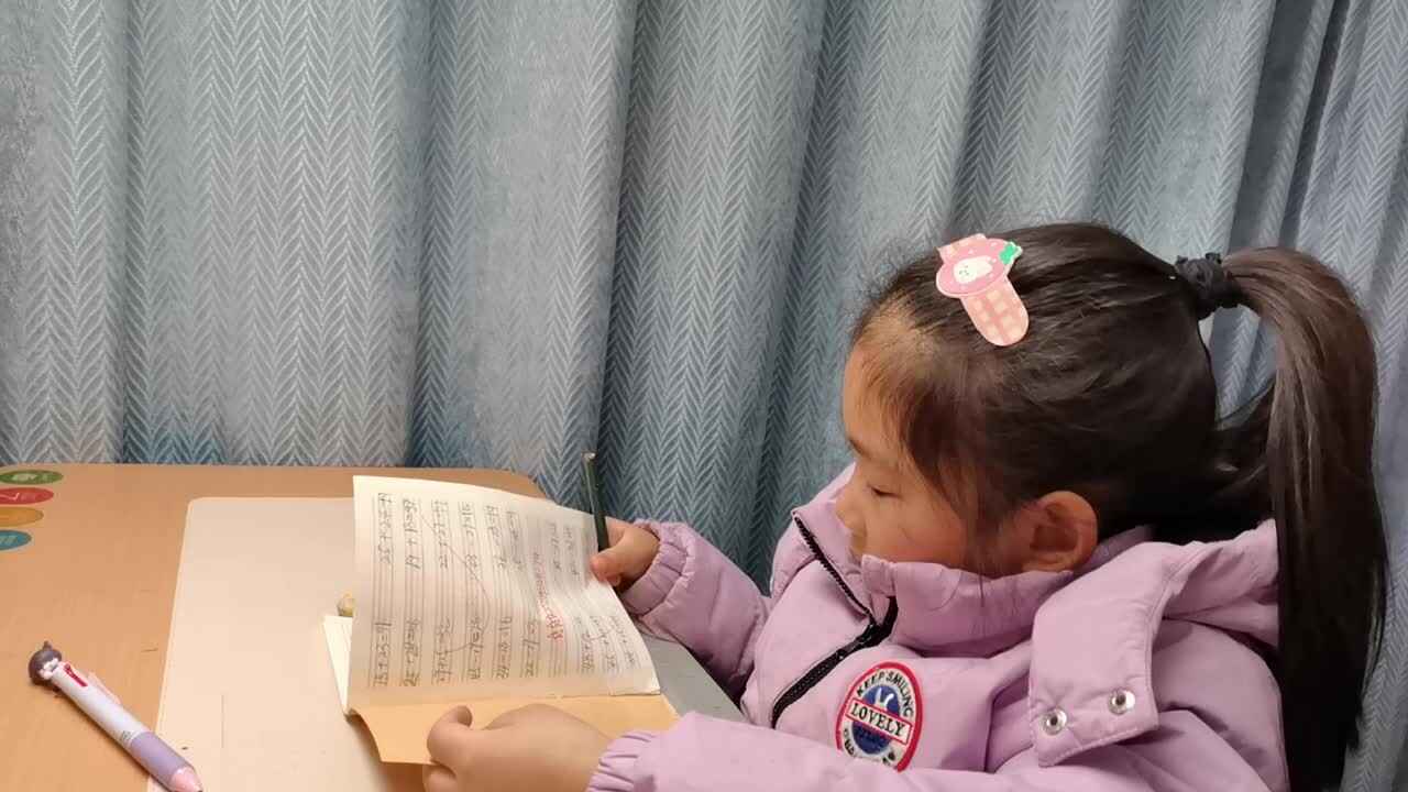 VID_20260130_学前B班宁汐言复习逻辑思维游戏。