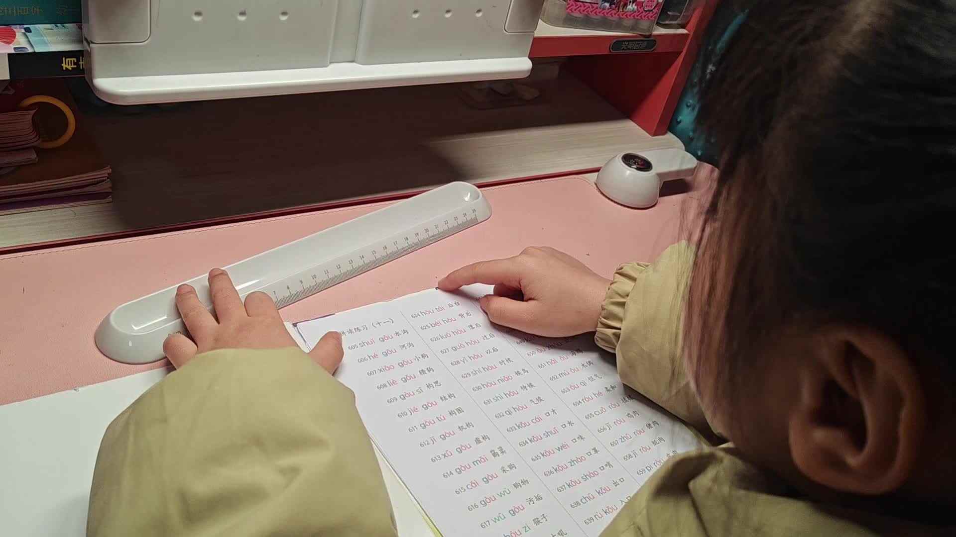 学A李思锦：拼读练习/默写声母/仰卧起坐