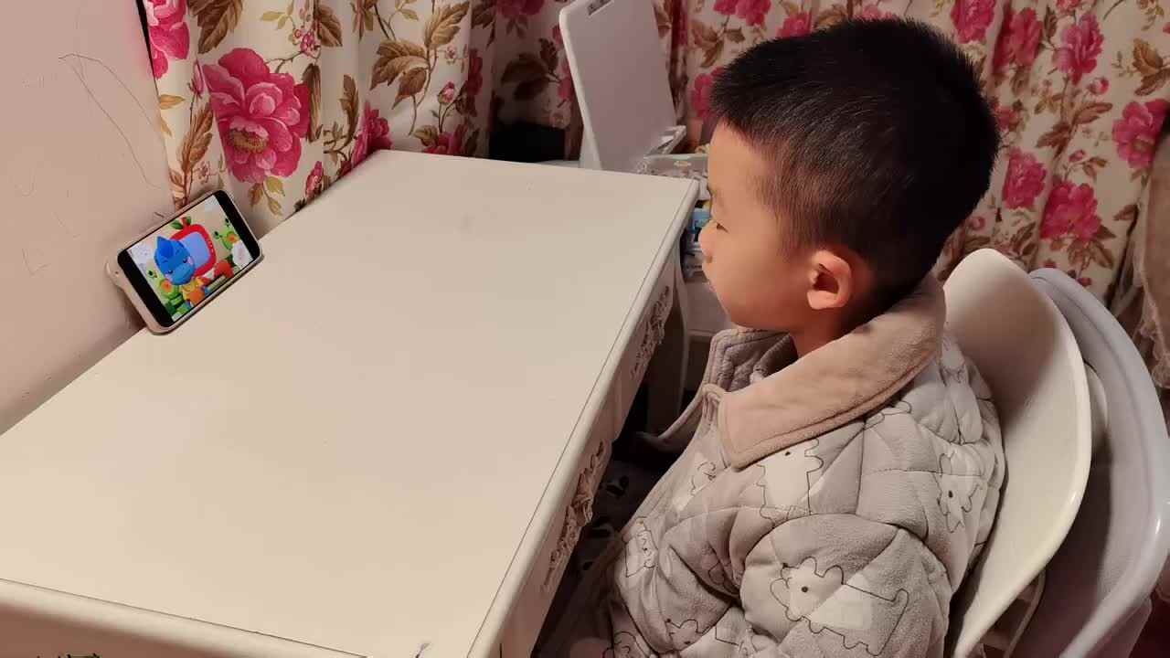 观看视频《安全使用铅笔》