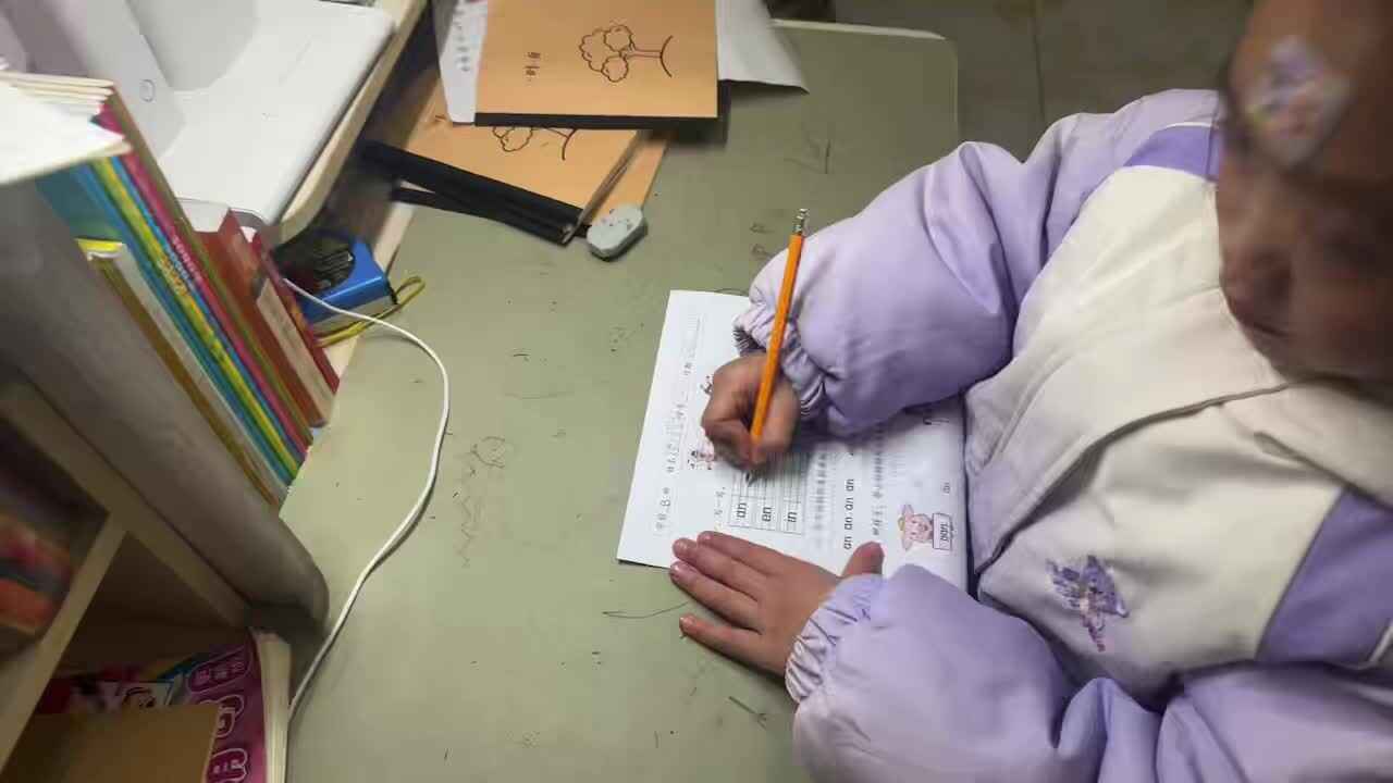 ⁣2026年1月19日学前B班谭诗锜完成拼音作业单《复习四》