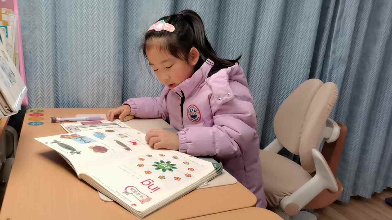 VID_20260130_学前B班宁汐言复习拼音。