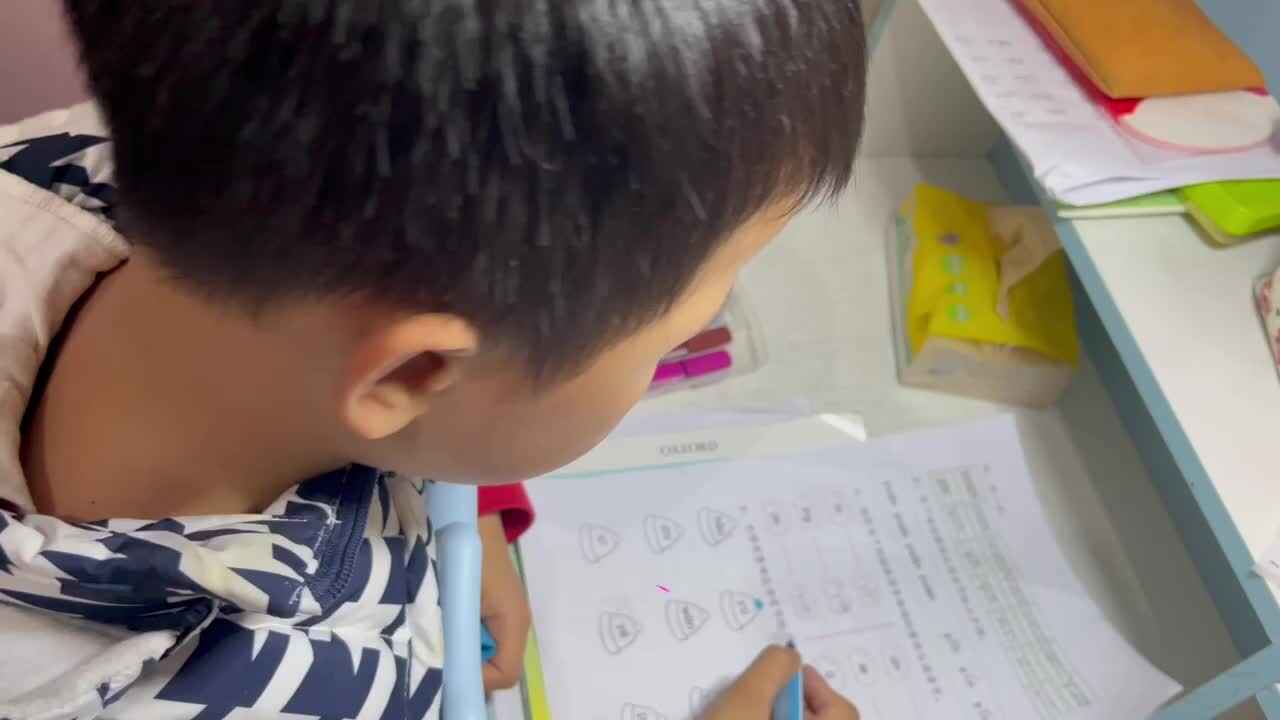 ⁣1.19 学b 田熙辰（完成拼音作业单） trim.FA2F0701-4D6E-44BE-BCA0-B3ACB5D3490F.MOV