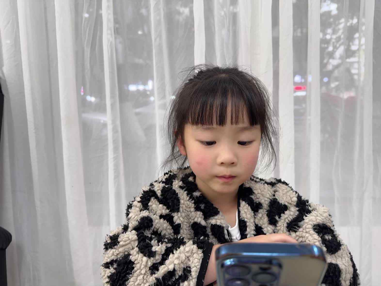 2026年3月24日大A班夏爱林～观看英语视频