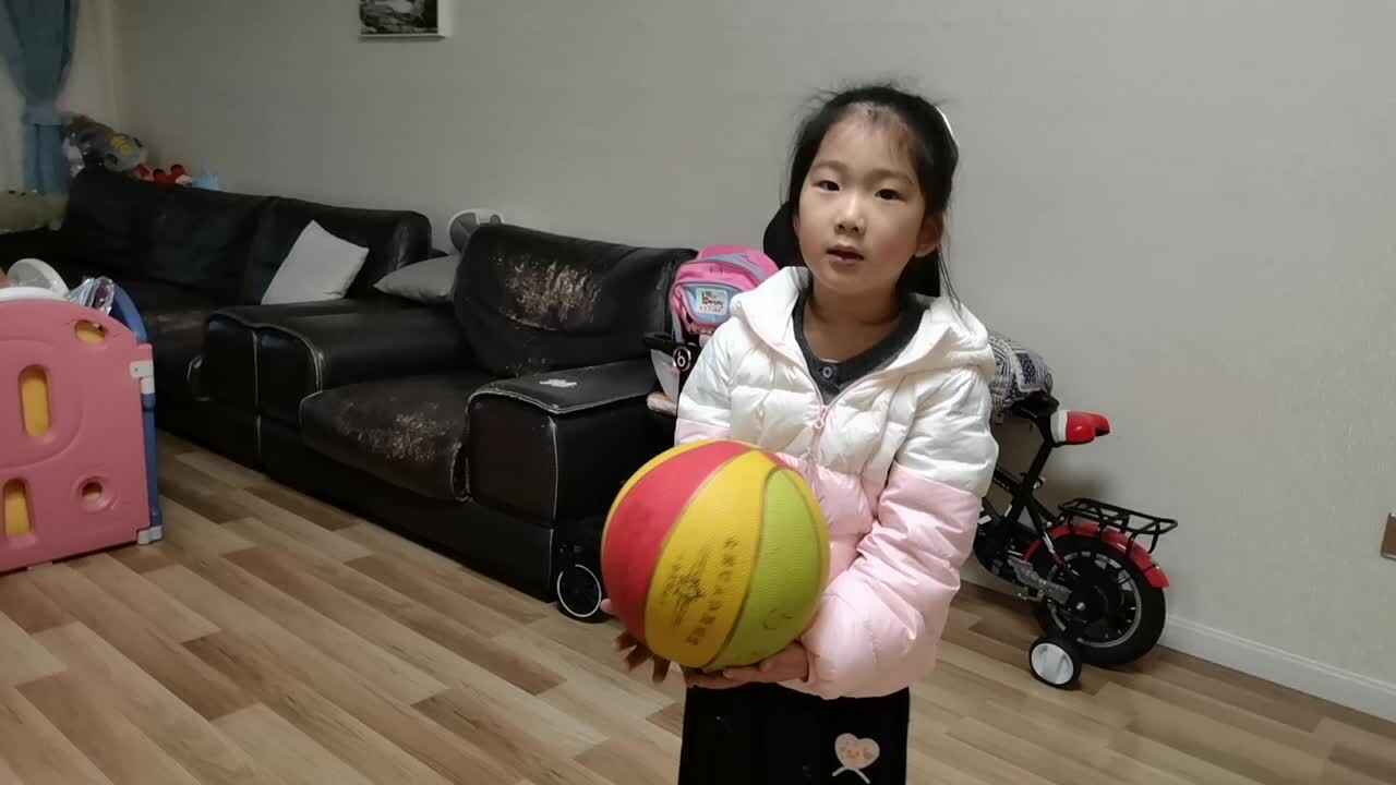VID_20260317_185106.mp4学前B班宁汐言体能训练，篮球操练习。