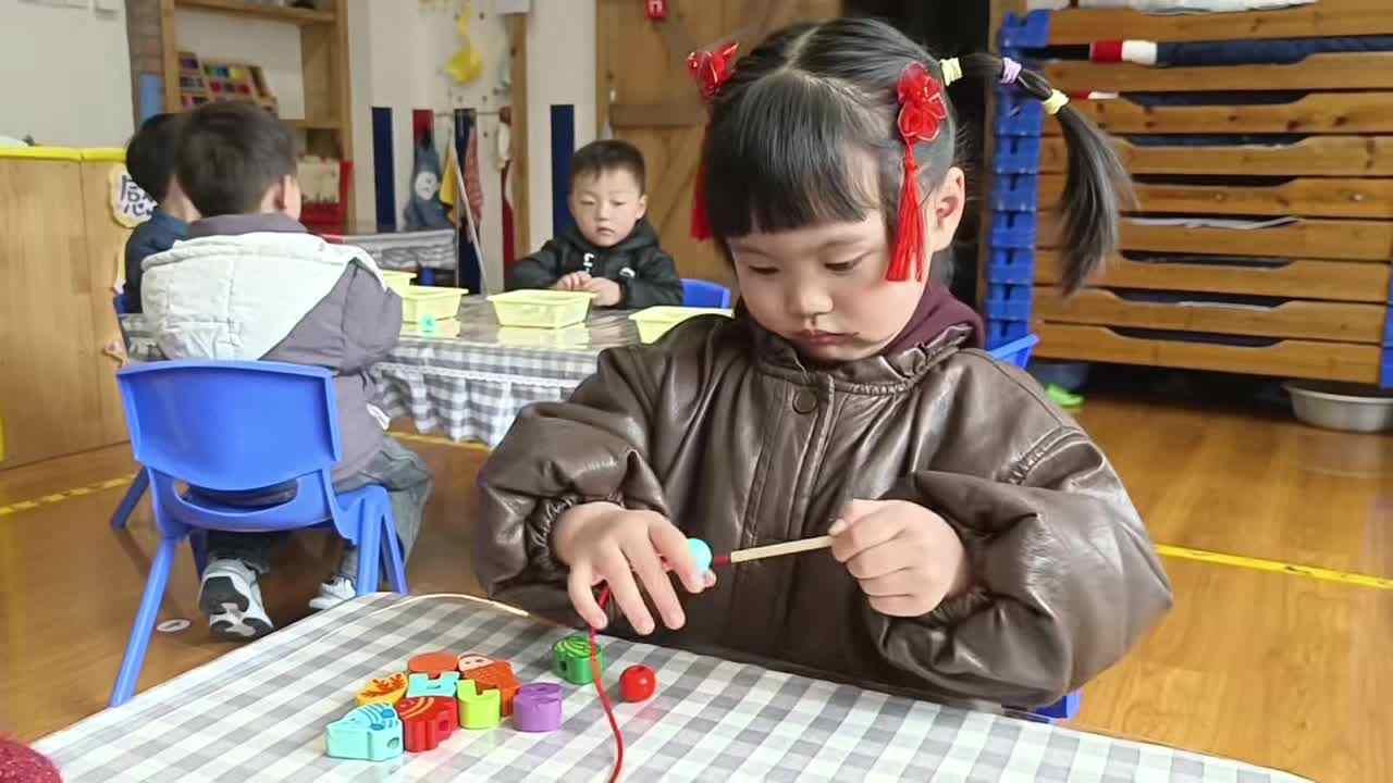 2026.3.20马炘玥室内游戏《穿线珠》（学校教育教学活动）