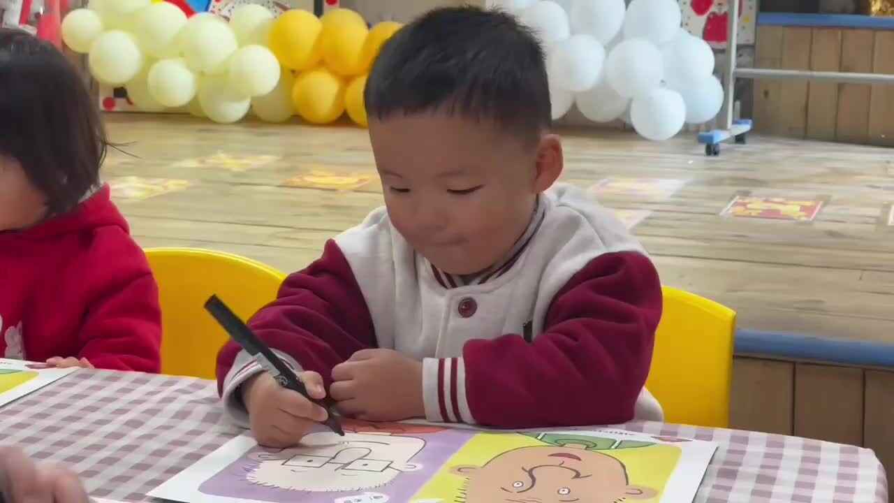 2026.3.10实验小班3号谢缙宇—绘画《爷爷和爸爸》