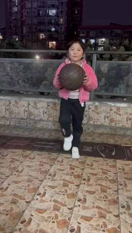 学B班李瑞溪篮球练习MOV