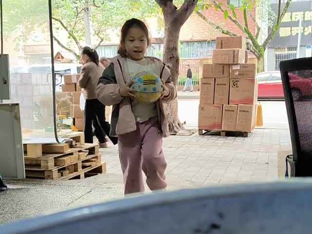 2026.3.29学前a班唐依依拍球练习