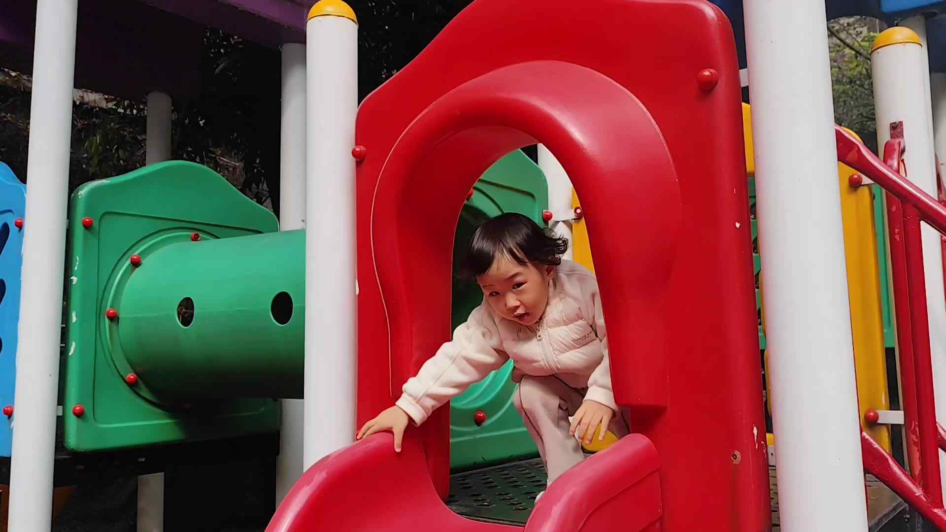 2026.3.20实验小班4号王艺霖—欢乐滑滑梯