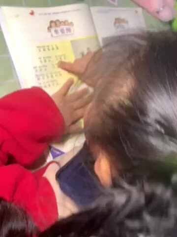 练习朗读坐姿图