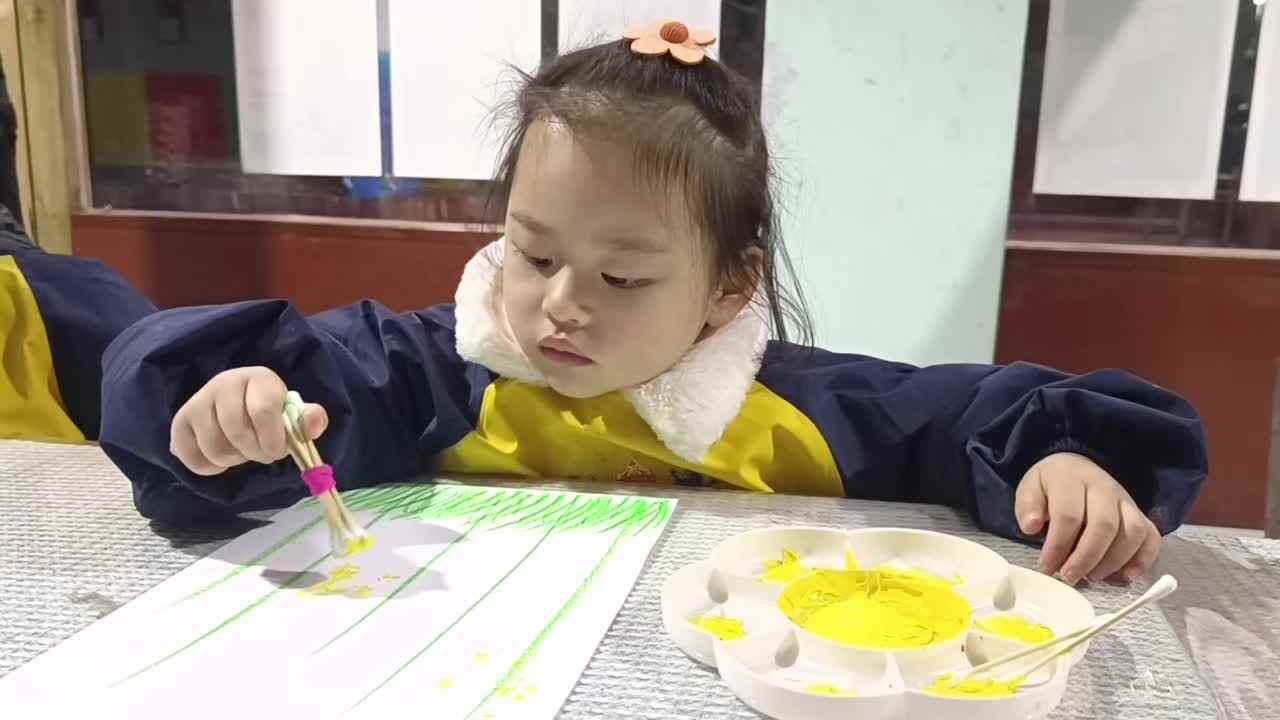 美术活动《油菜花》