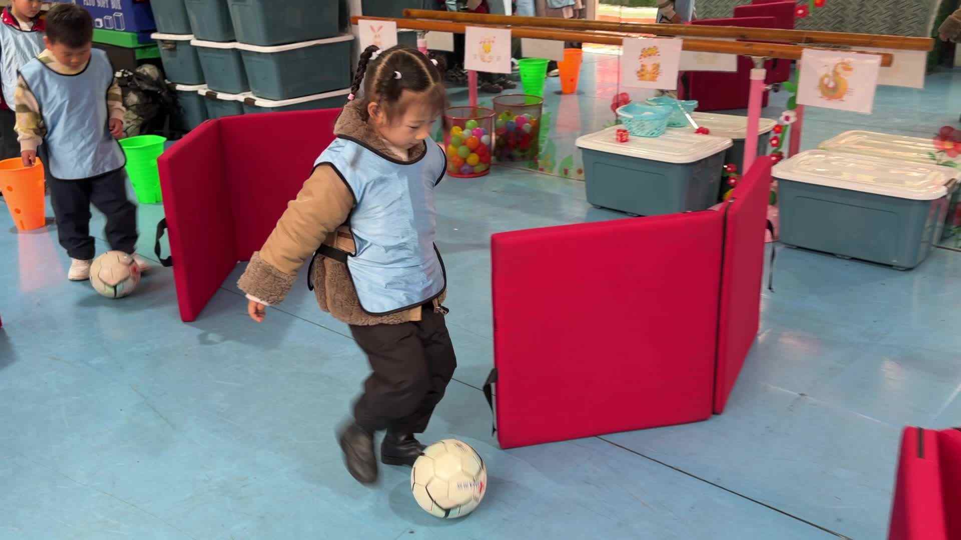 ⁣⁣2026.3.9实验大班付康岐、陈锦汐——足球课堂