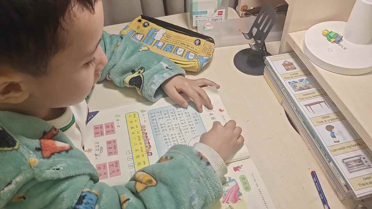 ⁣2026.3.28学B班 王千与 读《语言书23-24页》