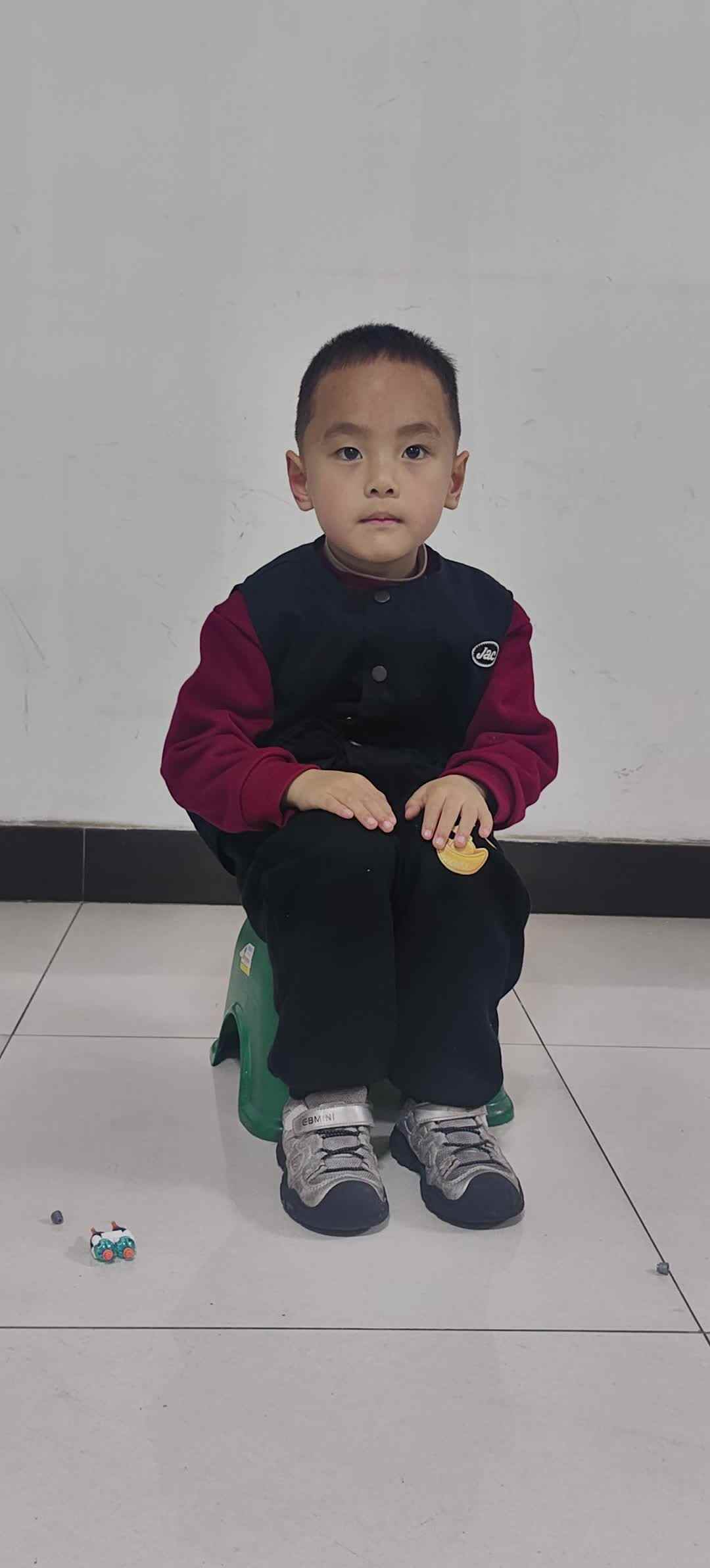 2026.3.4中A刘逸一坐姿练习.mp4