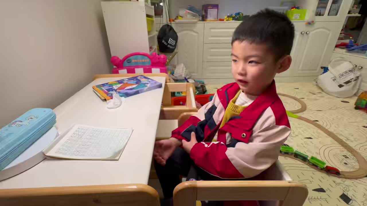 2026.3.23大A班刘奕宸生活练习挽袖子.mp4