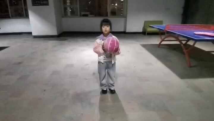 3.18 学前B班 徐子伊  拍球练习