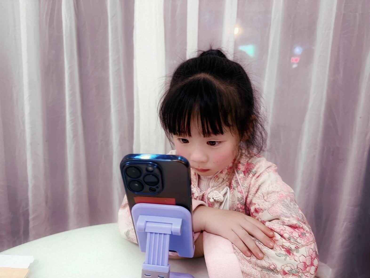 2026年3月27日大A班夏爱林～观看英语视频