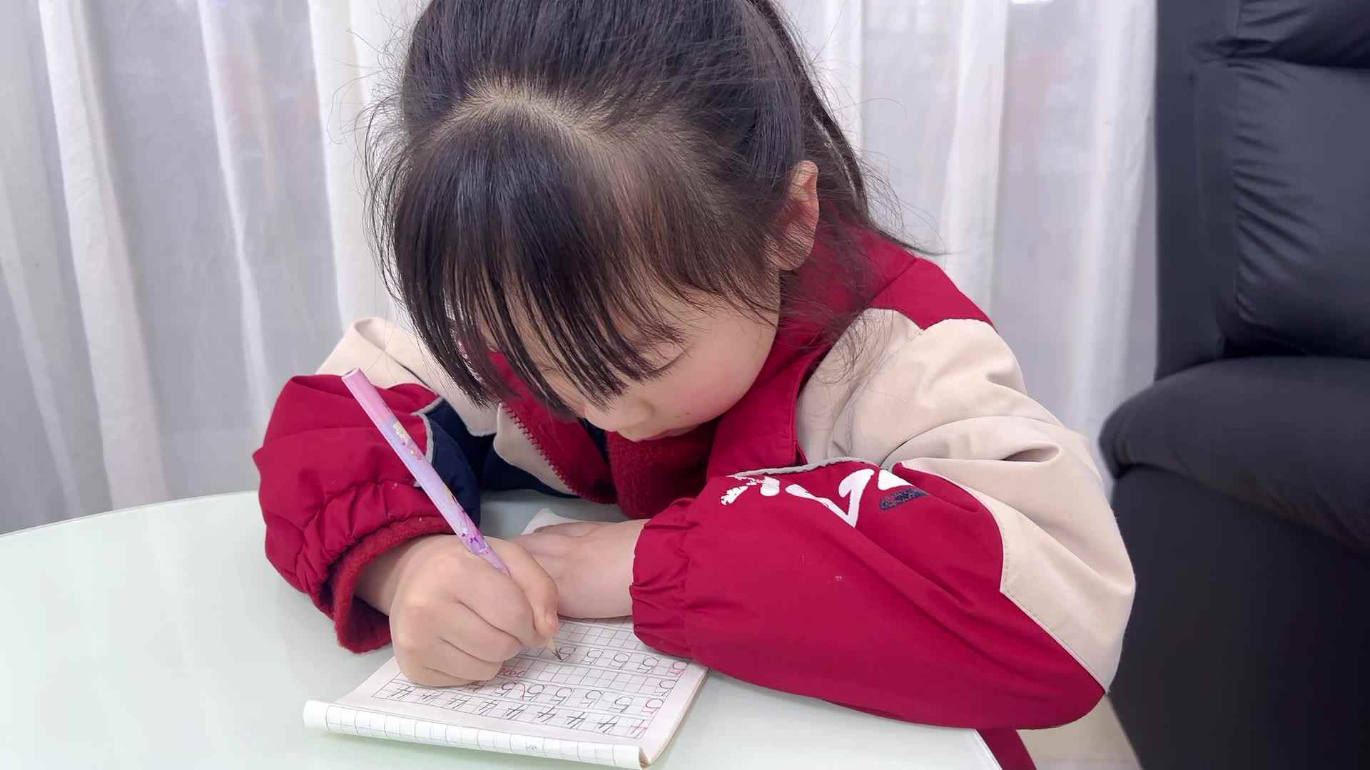 2026年3月20日大A班夏爱林～书写数字“5”