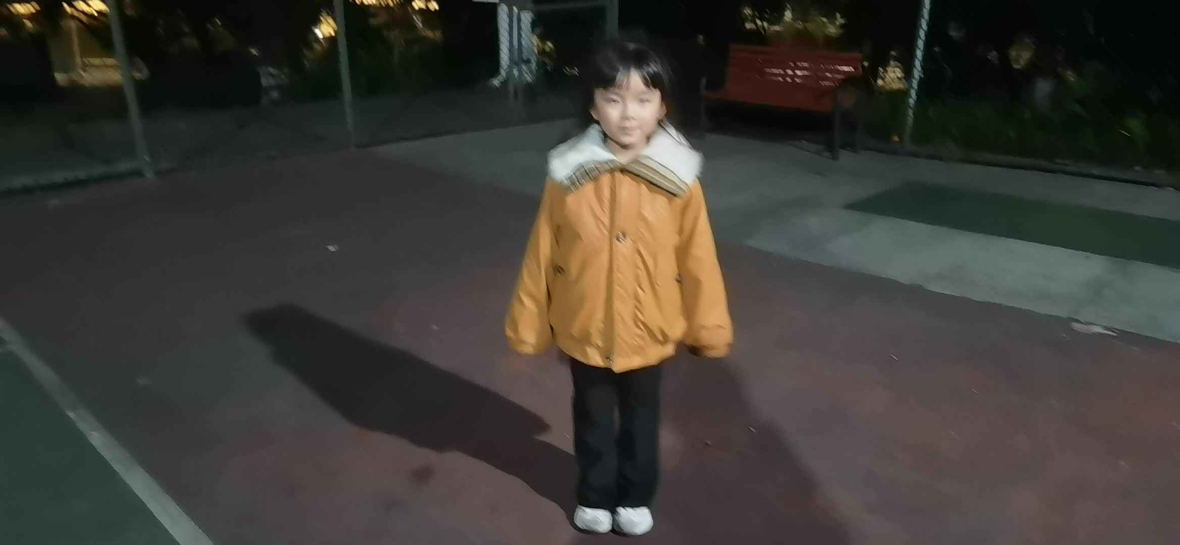 实验大班马司雨练习双脚跳跃