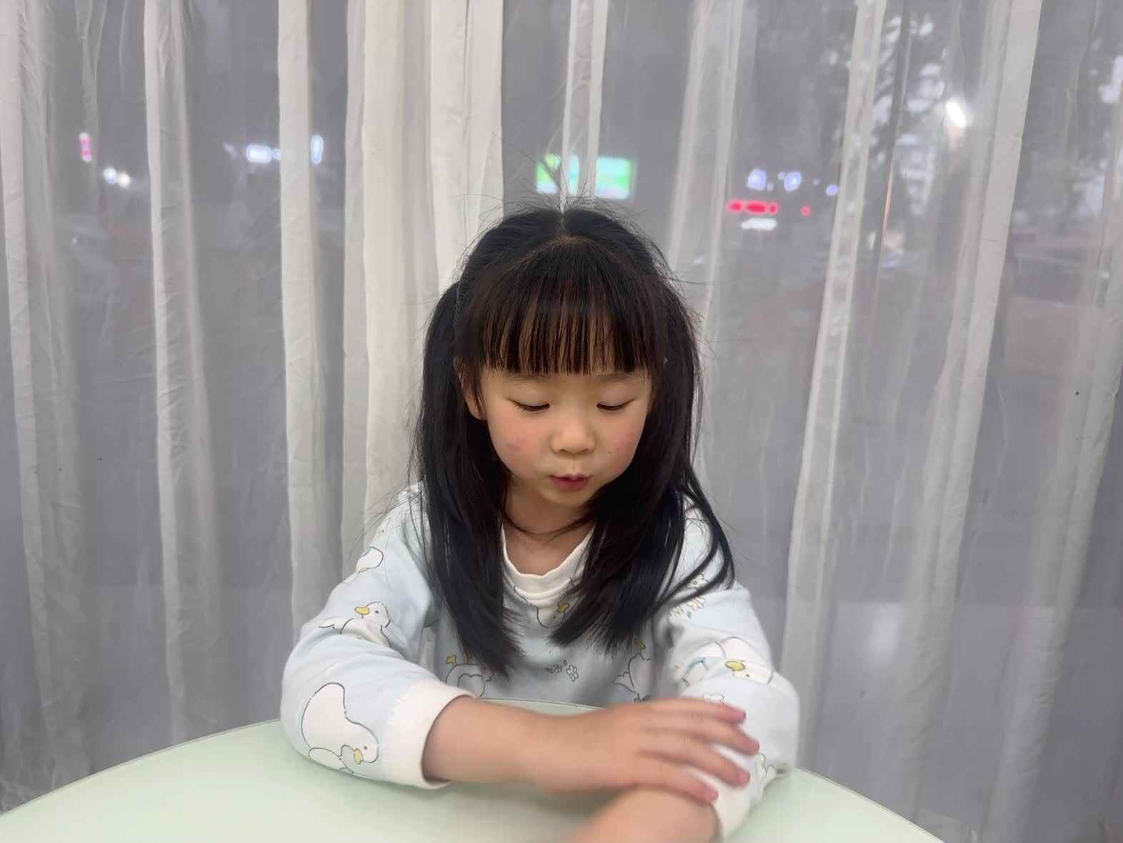 2026年3月26日大A班夏爱林～生活练习（挽袖子）