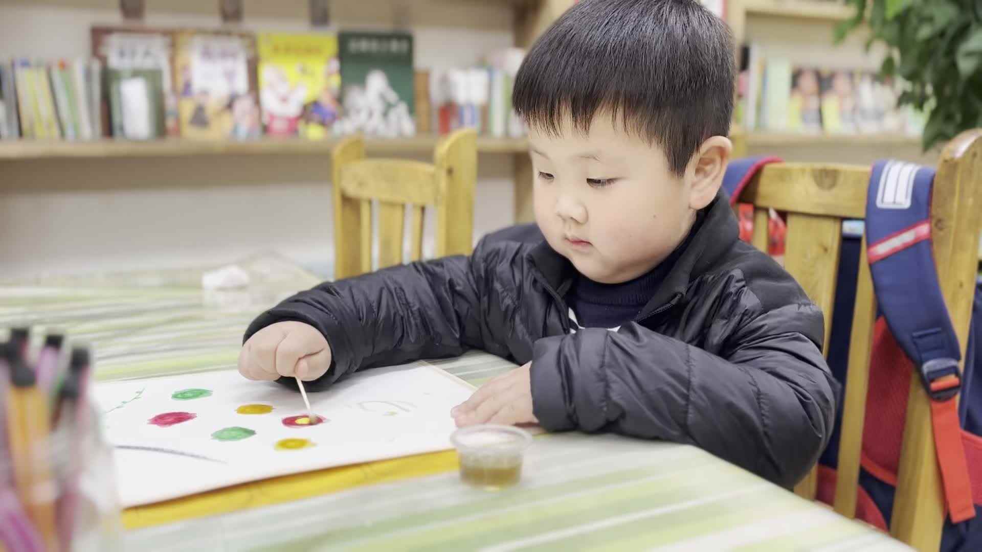 2026.3.20   实验中班  杨卓为  美工课《春分》.mp4