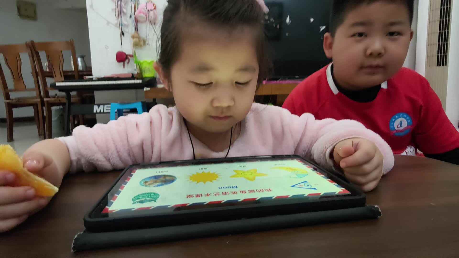 观看《Moon朗读示范1