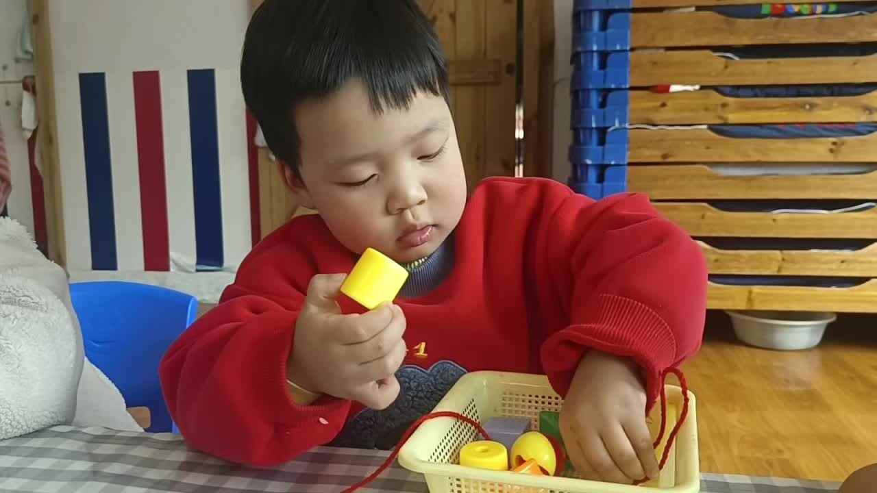 026.3.20 李君祁 主题：室内游戏《穿线珠》（学校教育教学活动）