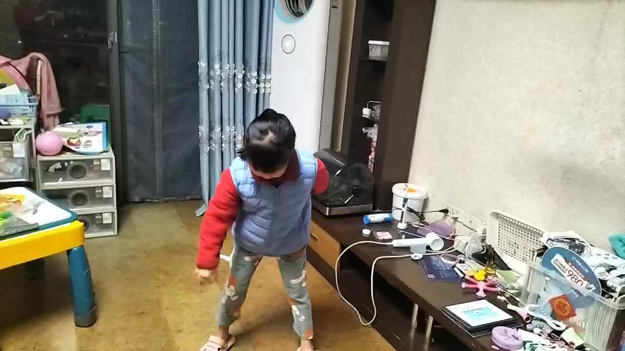 20260308学A于陈昱《单手拍球》.mp4