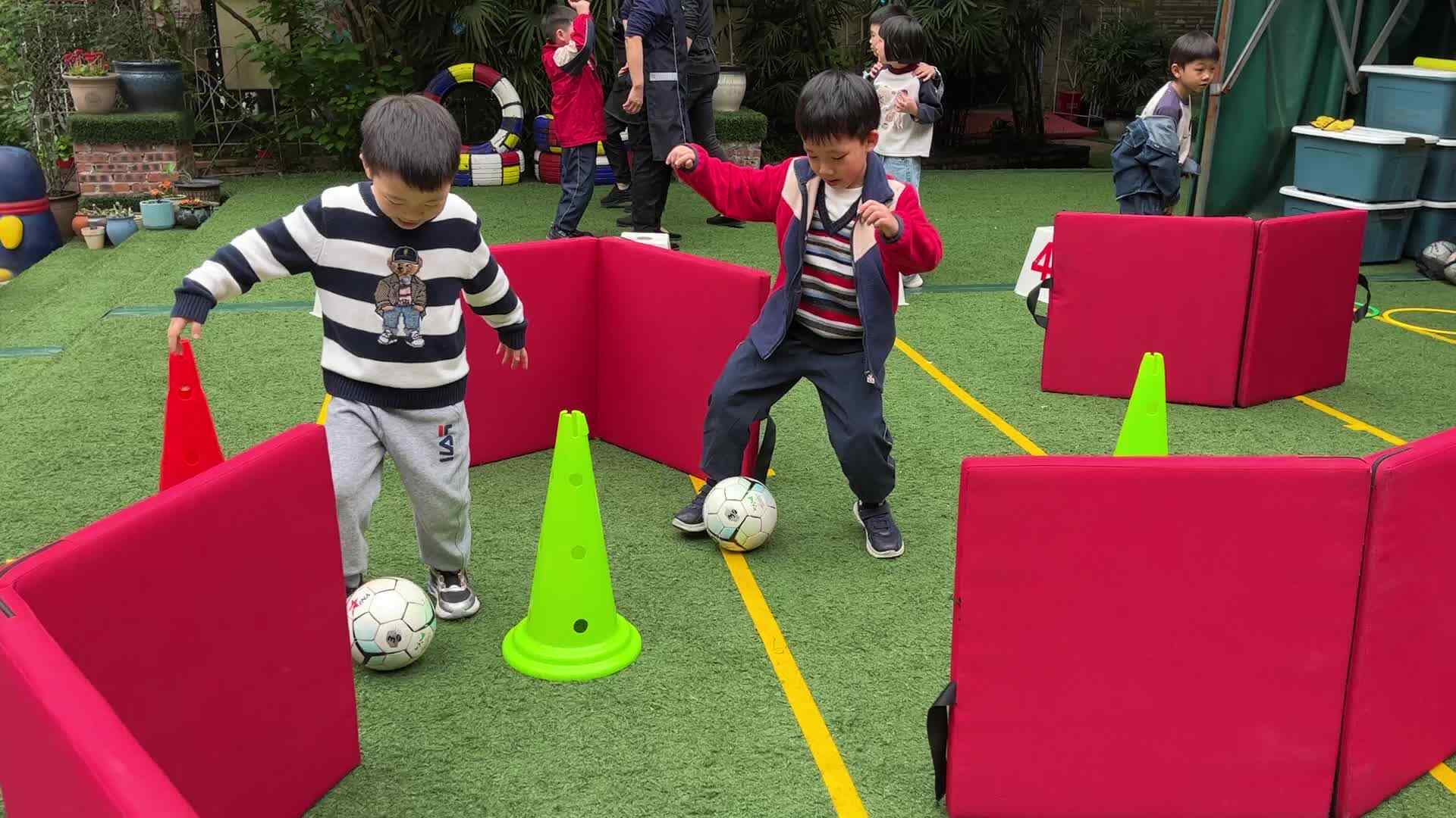 ⁣⁣⁣⁣2026.3.30实验1班足球课（曾靖博、蒋开心）