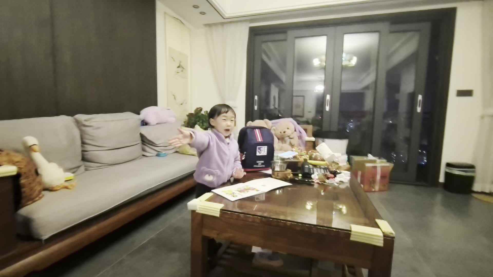 实验小班4号王艺霖打卡化妆.mp4