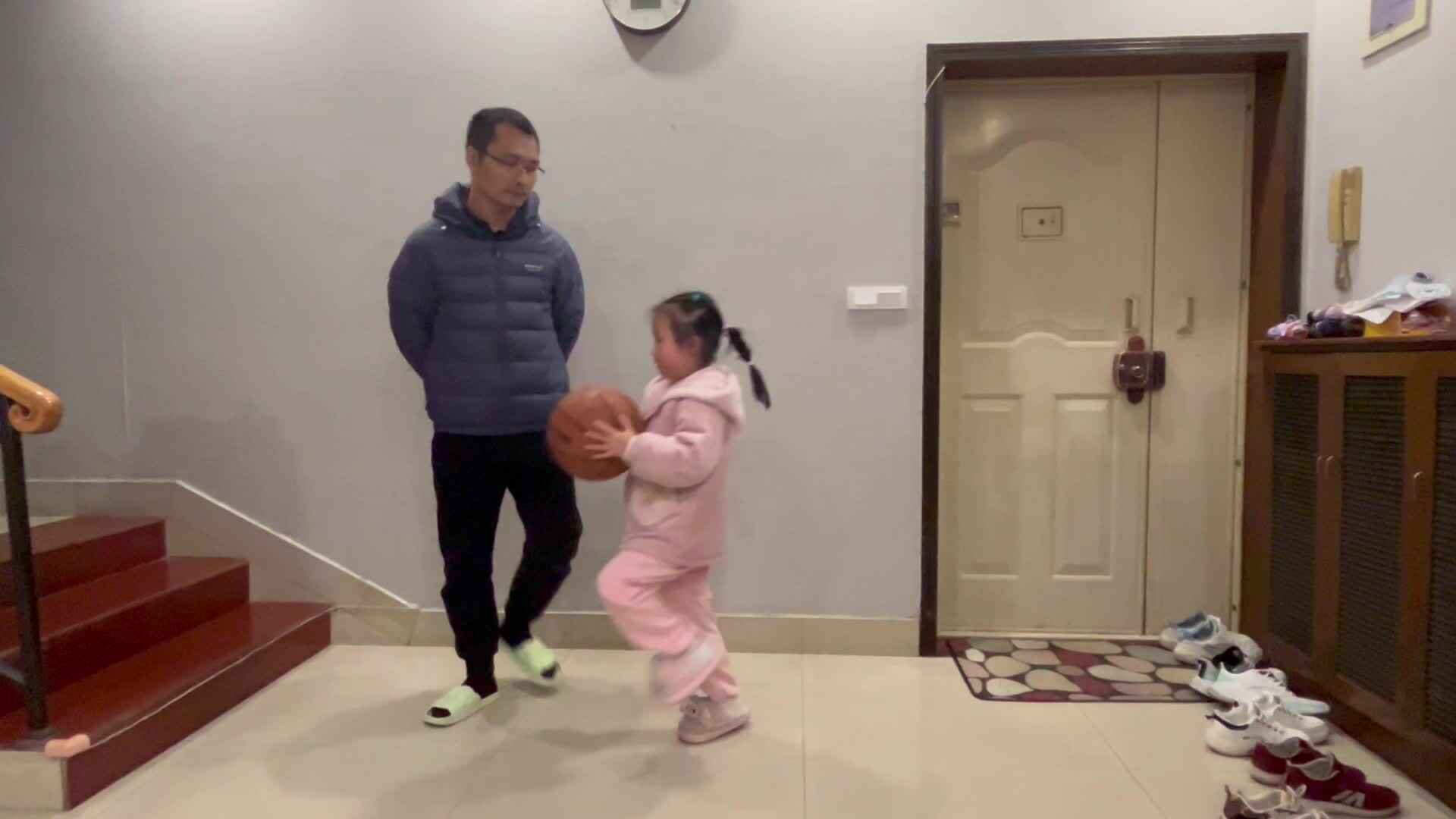 3.17学前A班赵欣奕练习篮球操