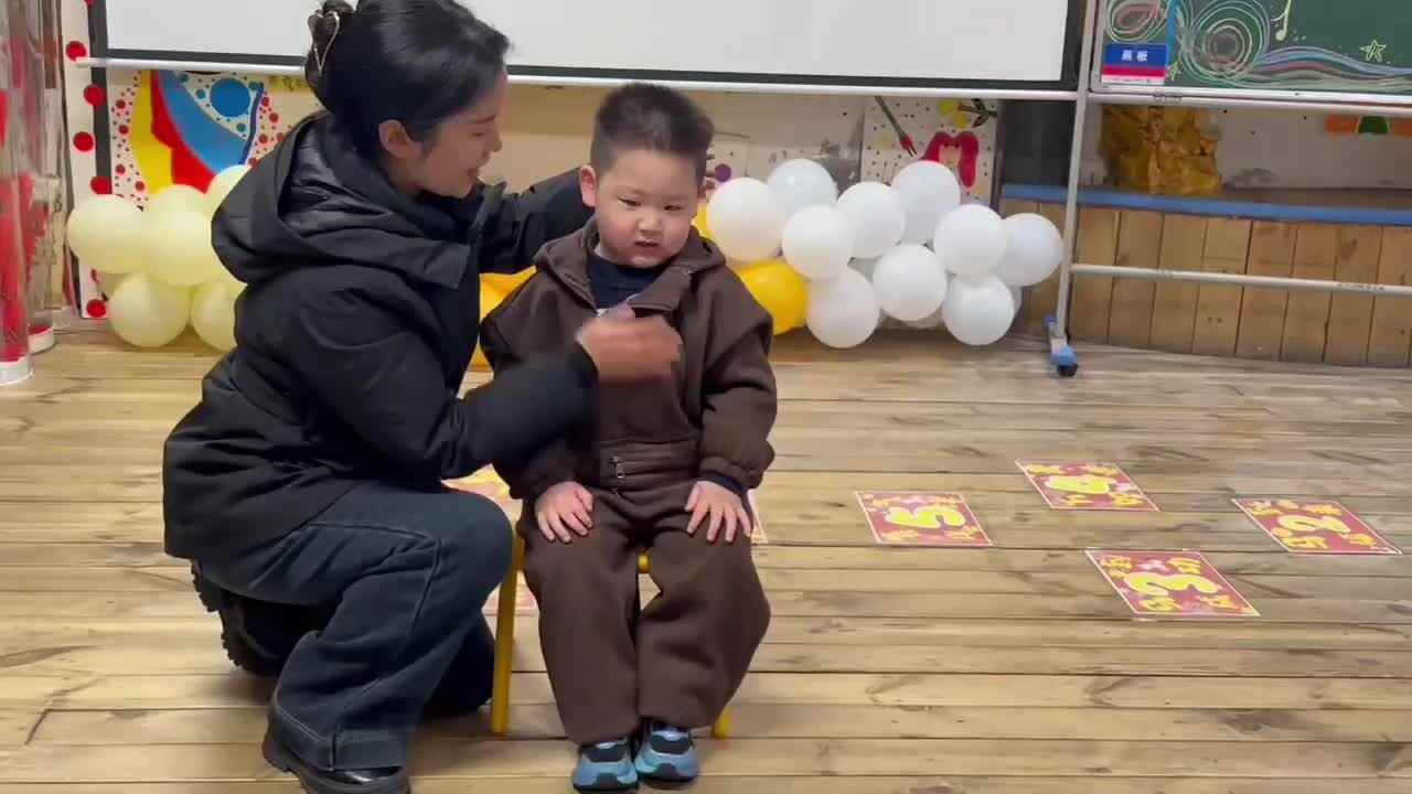 2026.3.9实验小班8号杨卓浩-坐姿练习